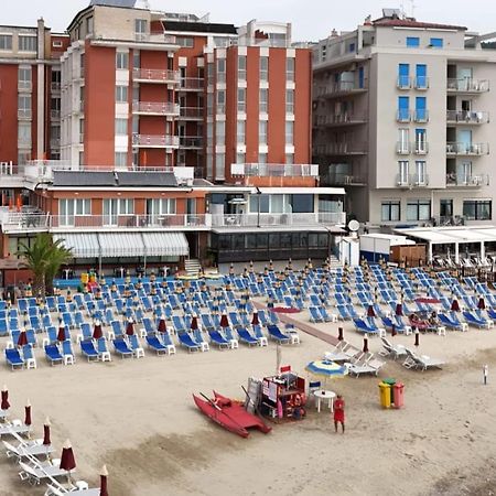 Hotel & Residence Stella Maris Pietra Ligure Bagian luar foto